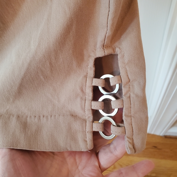 Women's Tan Capris With Decorative Cuff Accent Size 14 - Picture 6 of 7